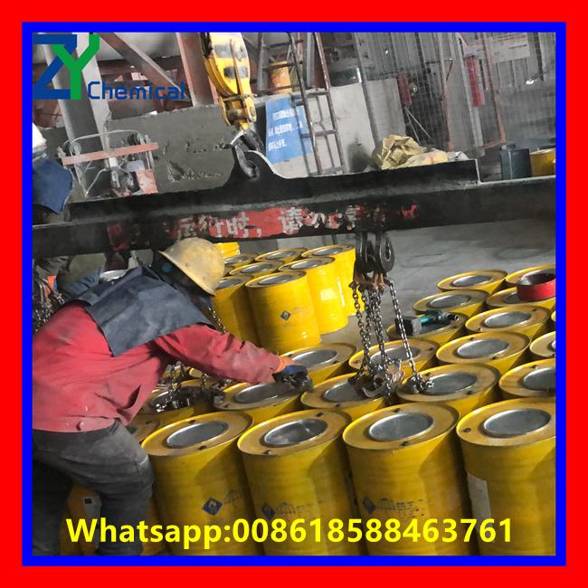 Carbure de calcium en fûts métalliques pour exportation et stockage industriel